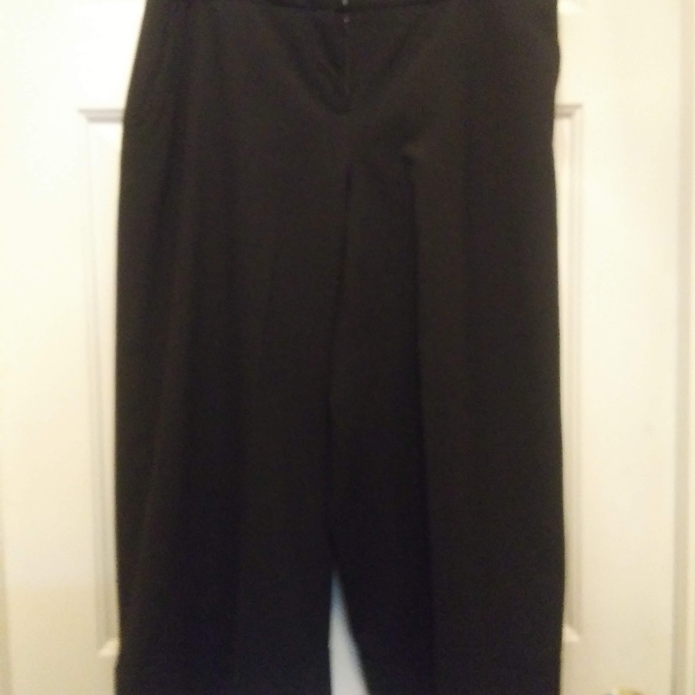 Woman's Wide Leg Capris